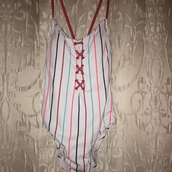 One piece swimsuit - Picture 1 of 3